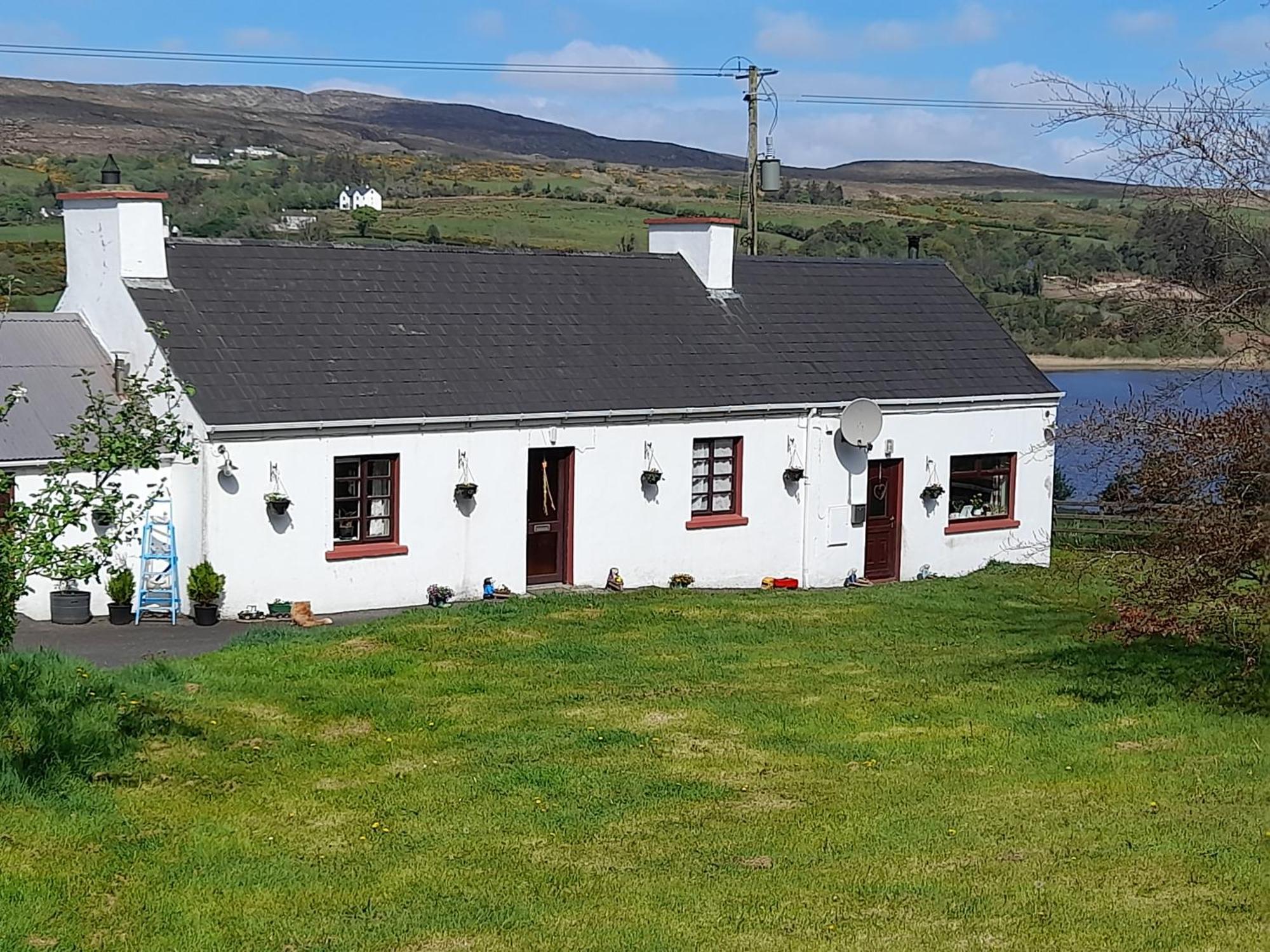 Granny'S Cottage, A Lovely Lakeside Cottage Donegal Town Luaran gambar